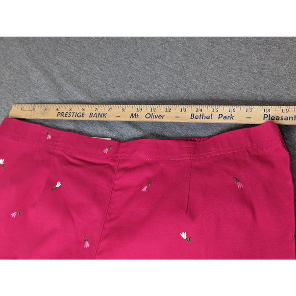 White Stag Capri Pants PLus Size 18 Embroidered Tulips Fushsia Pull ON Stretch - Picture 7 of 9